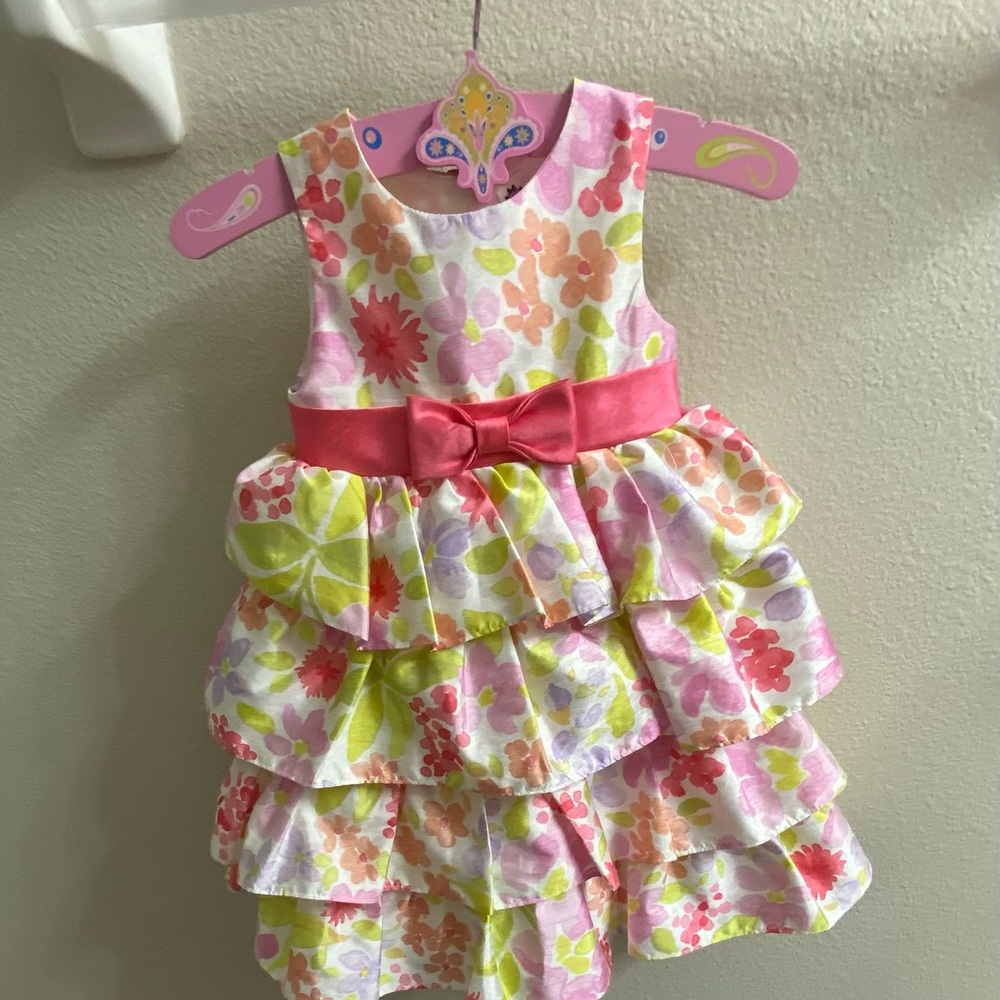 Gorgeous little girls summer dress🌸